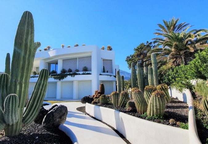 vj-von-art-YpAtUek0278-unsplash-min